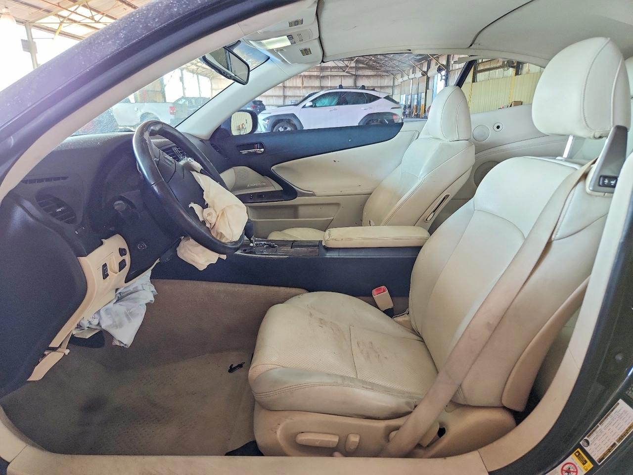 2010 LEXUS IS 250C BASE — Фото 7 из 12