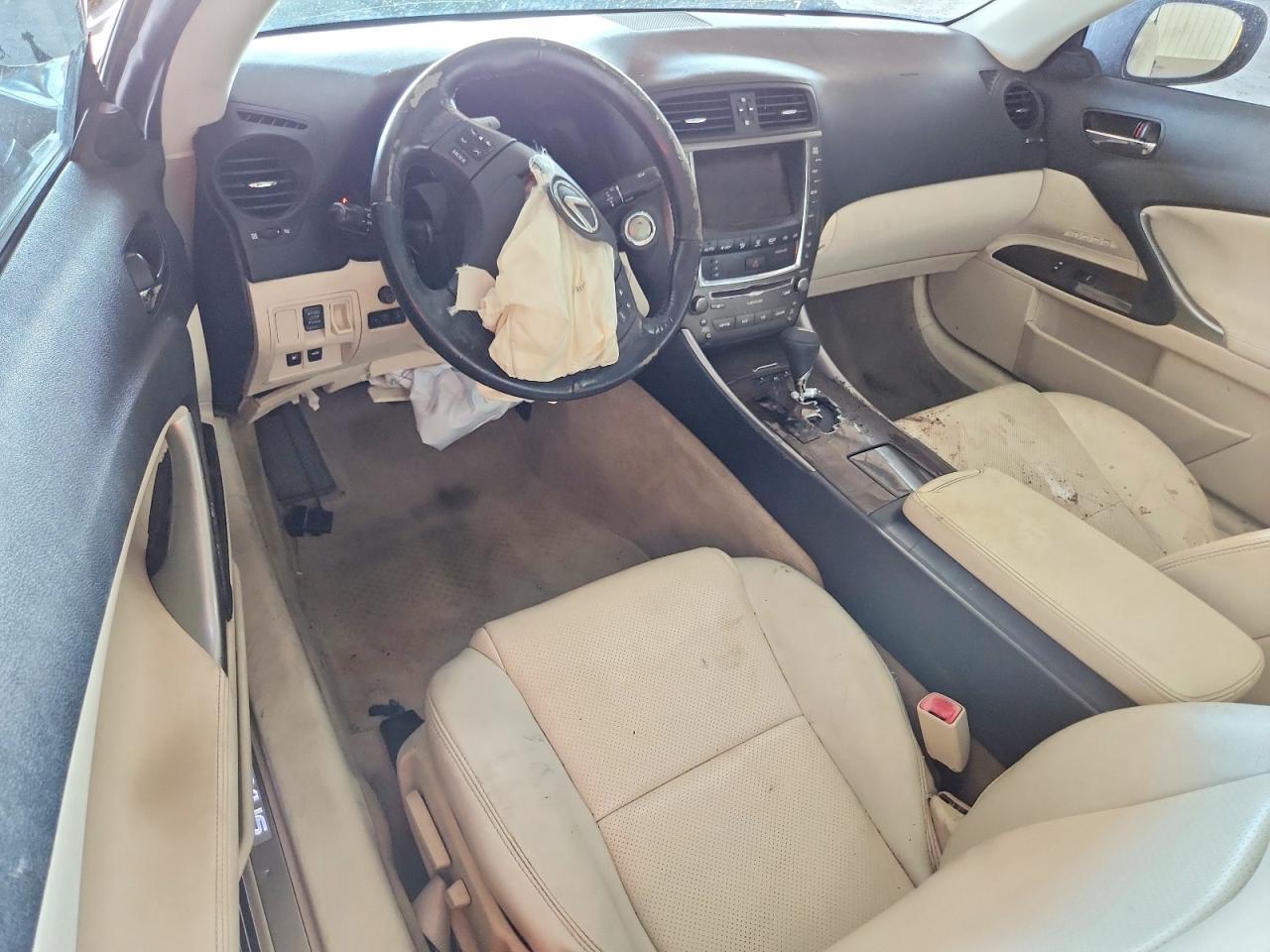 2010 LEXUS IS 250C BASE — Фото 8 из 12