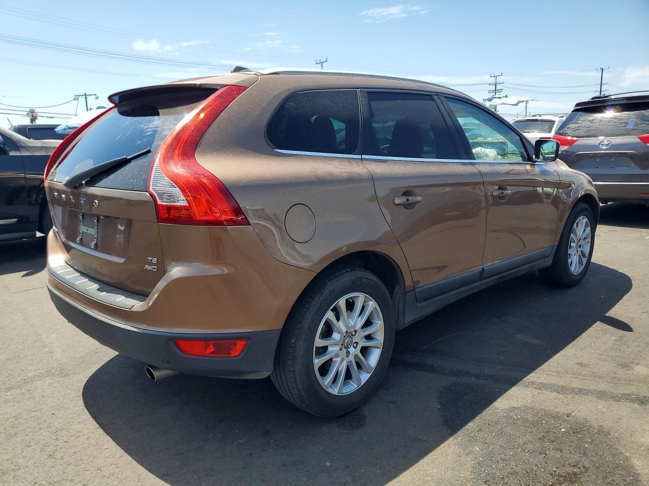 2010 VOLVO XC60 T6 — Фото 3 из 13
