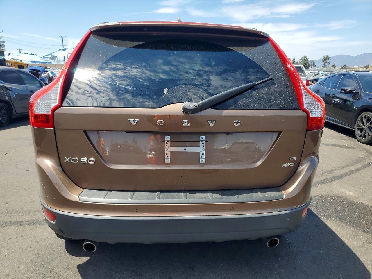2010 VOLVO XC60 T6 — Фото 6 из 13