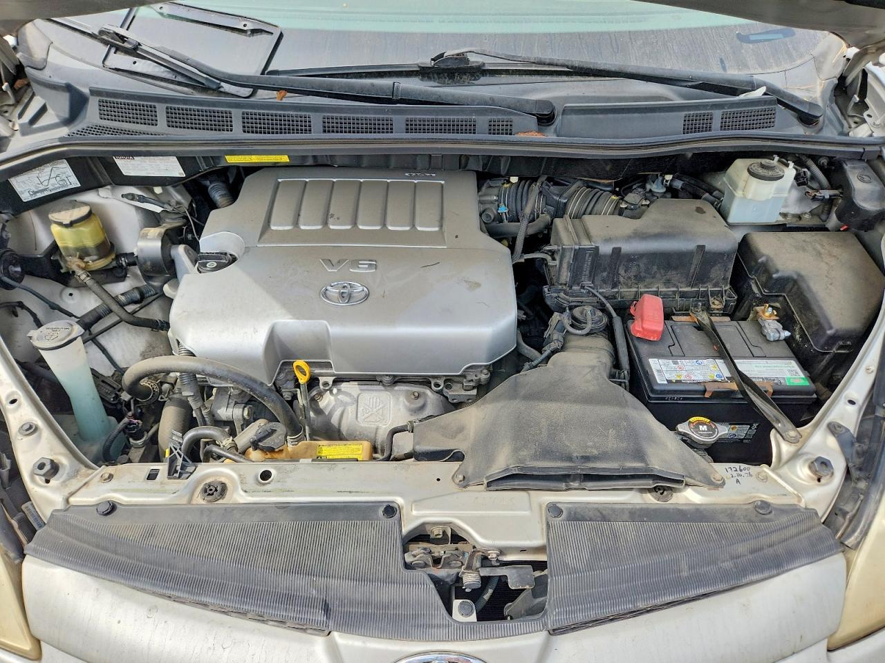 2010 TOYOTA SIENNA XLE — Фото 11 из 12