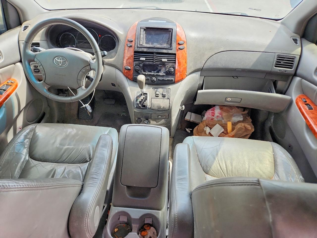 2010 TOYOTA SIENNA XLE — Фото 8 из 12
