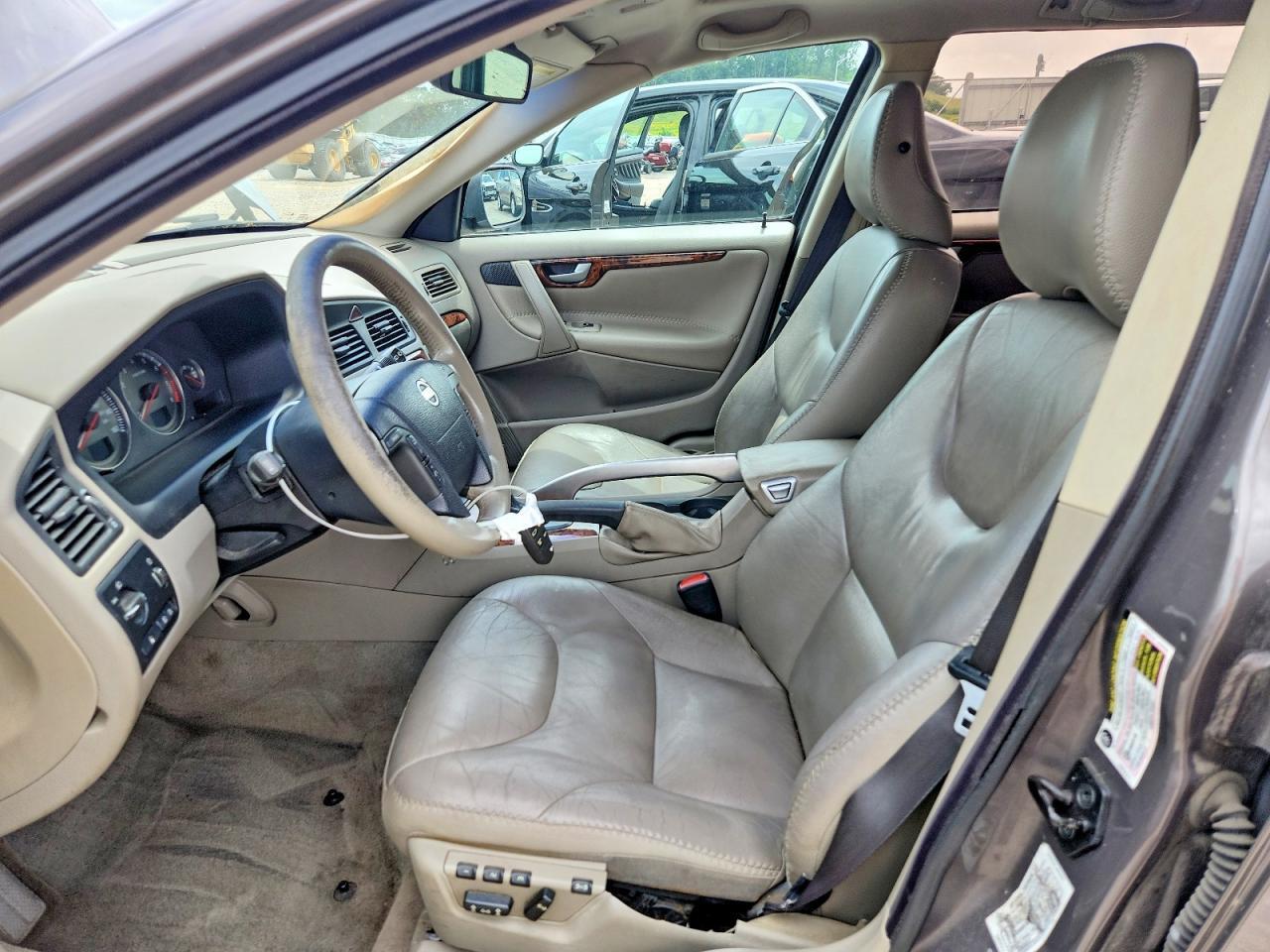 2005 VOLVO XC70 — Фото 7 из 12