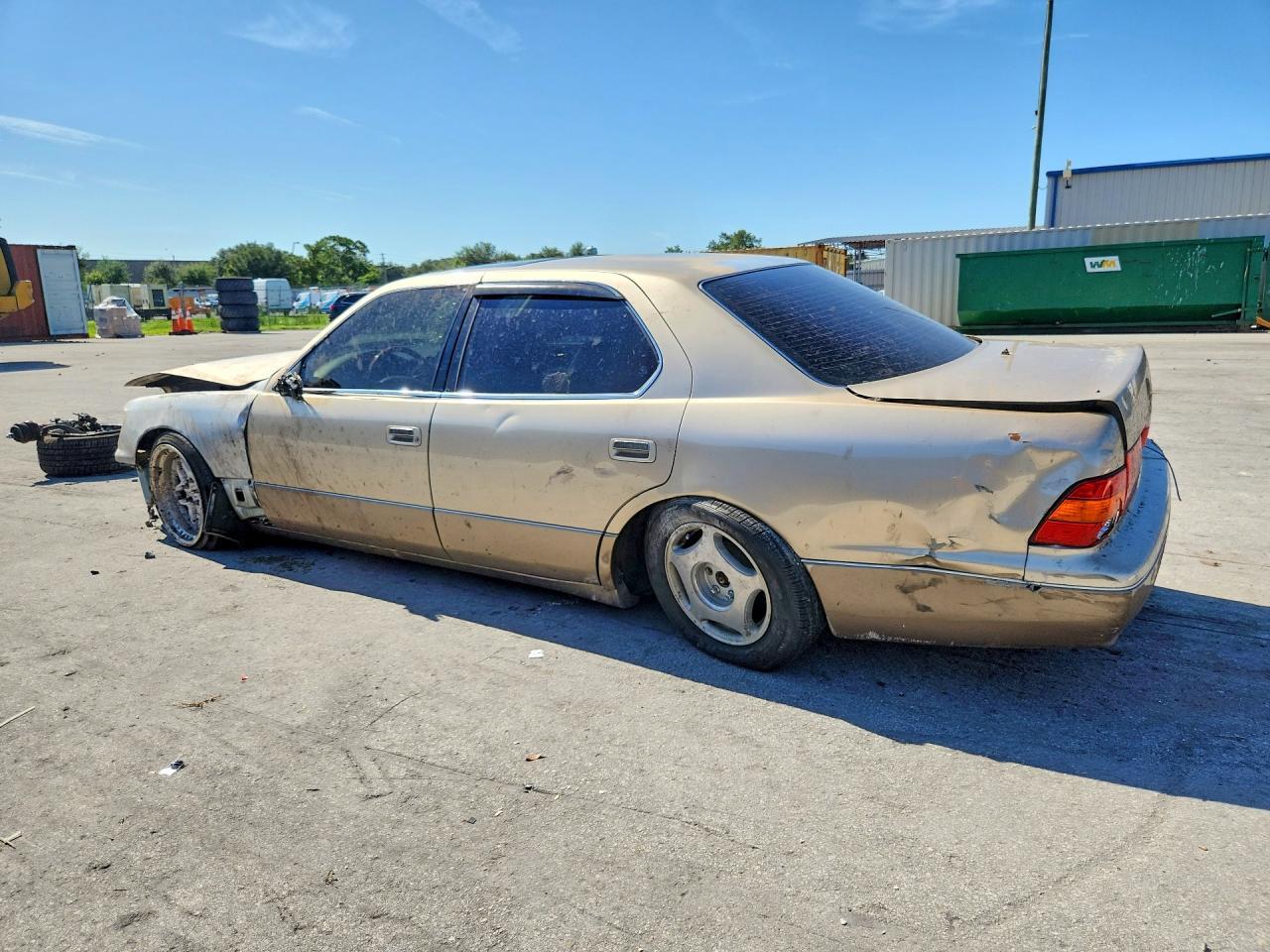 1999 LEXUS LS 400 — Фото 2 из 13