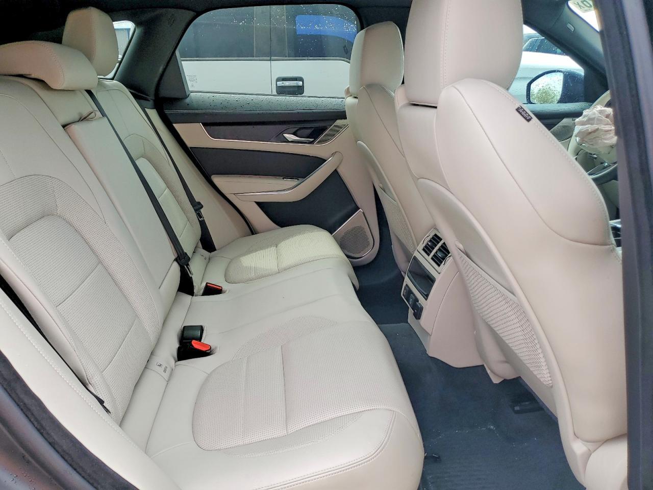 2026 JAGUAR F-PACE R-DYNAMIC S — Фото 11 из 13