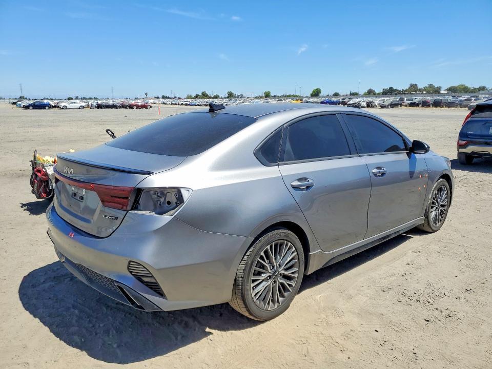 2024 KIA FORTE GT LINE — Фото 3 из 13