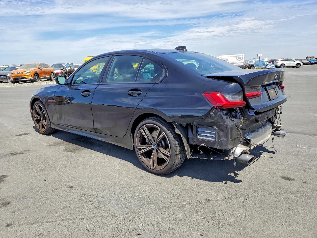 2022 BMW 330I — Фото 2 из 13