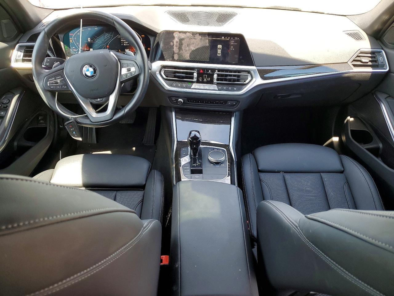 2022 BMW 330I — Фото 8 из 13
