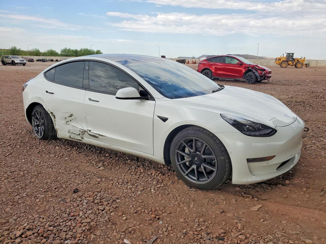 2021 TESLA MODEL 3 — Фото 4 из 12