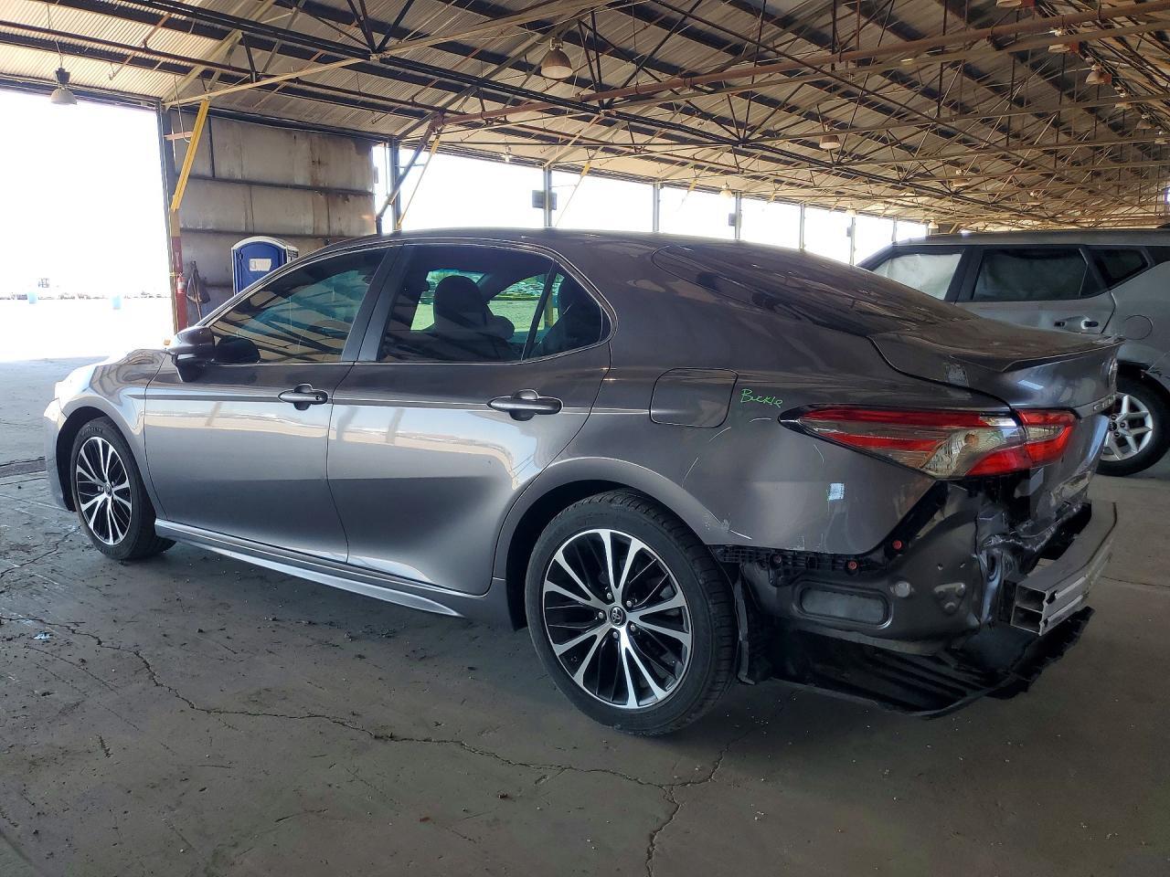 2018 TOYOTA CAMRY SE — Фото 2 из 12