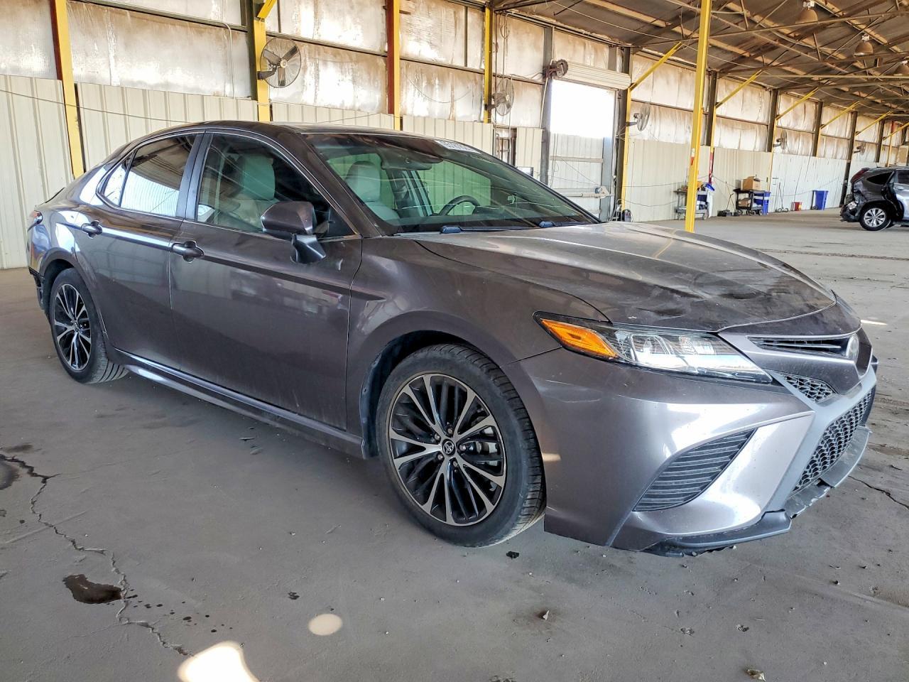 2018 TOYOTA CAMRY SE — Фото 4 из 12