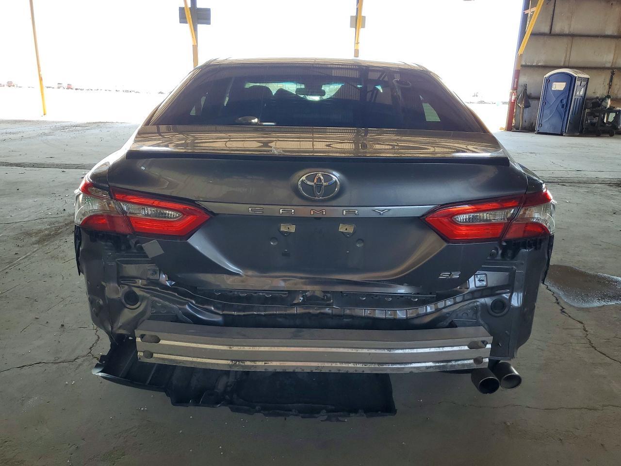 2018 TOYOTA CAMRY SE — Фото 6 из 12