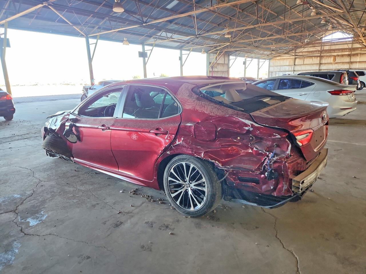 2018 TOYOTA CAMRY SE — Фото 2 из 12