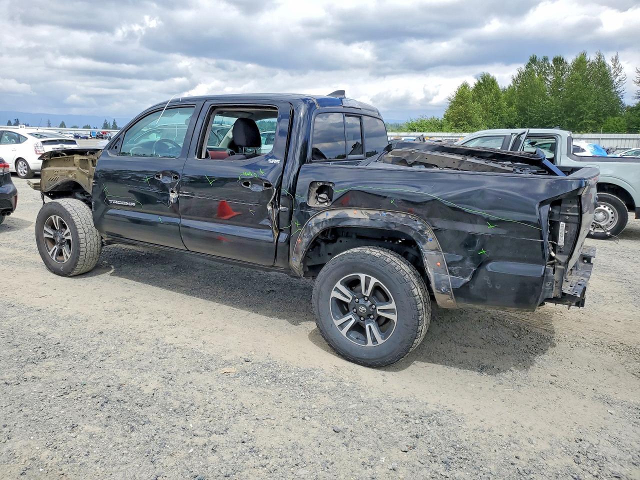 2017 TOYOTA TACOMA SR5 V6 — Фото 2 из 12