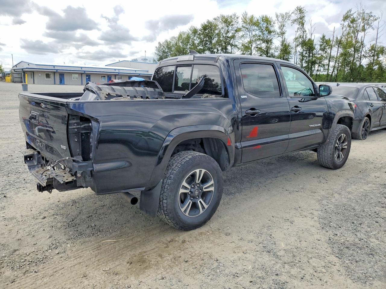 2017 TOYOTA TACOMA SR5 V6 — Фото 3 из 12