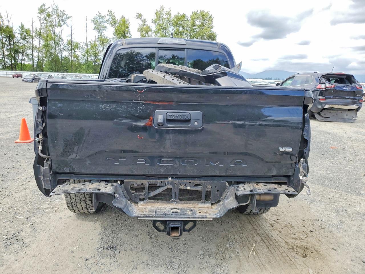 2017 TOYOTA TACOMA SR5 V6 — Фото 6 из 12