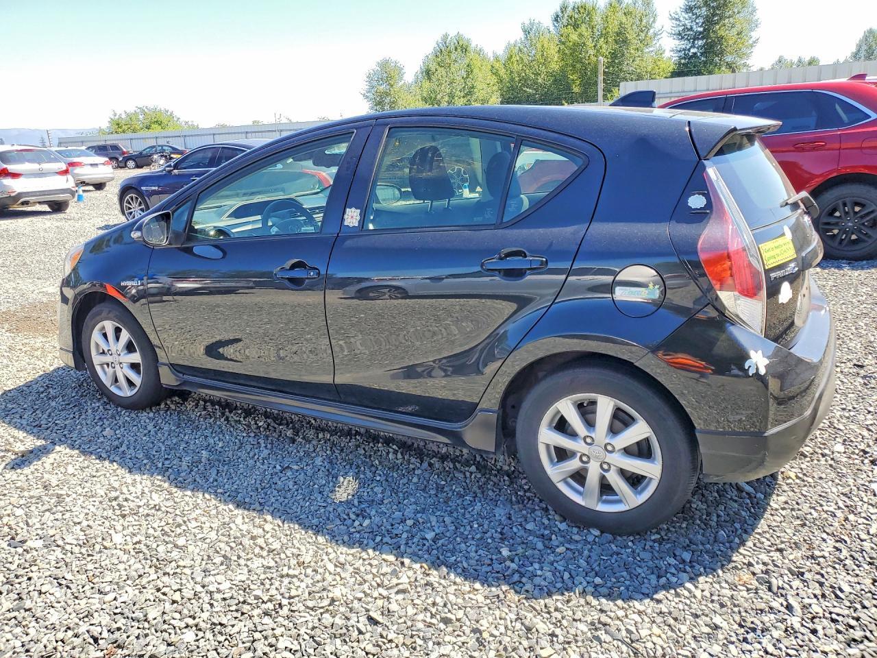2017 TOYOTA PRIUS C TWO — Фото 2 из 14