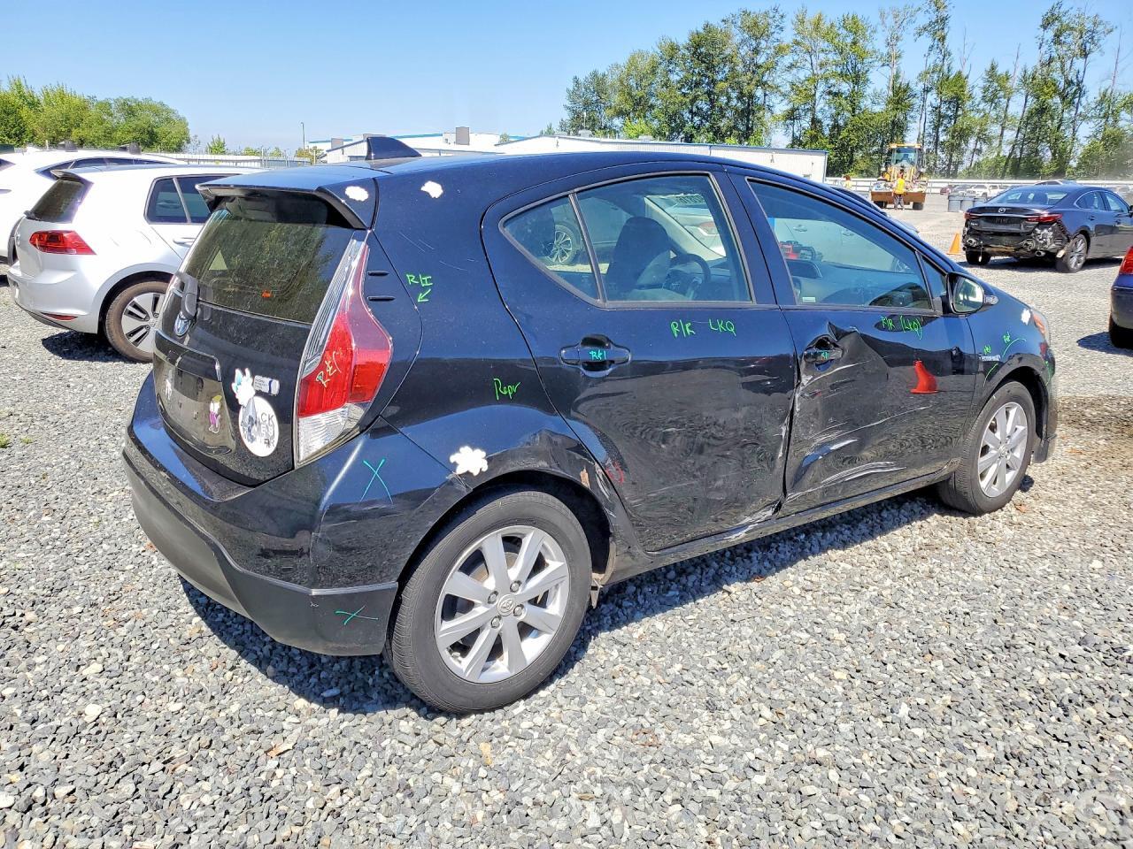 2017 TOYOTA PRIUS C TWO — Фото 3 из 14
