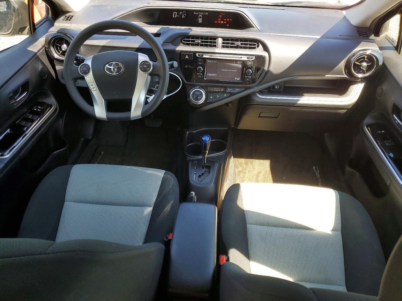 2017 TOYOTA PRIUS C TWO — Фото 8 из 14