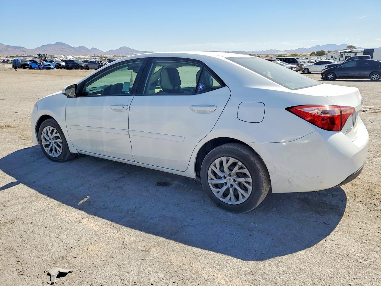 2017 TOYOTA COROLLA LE — Фото 2 из 12