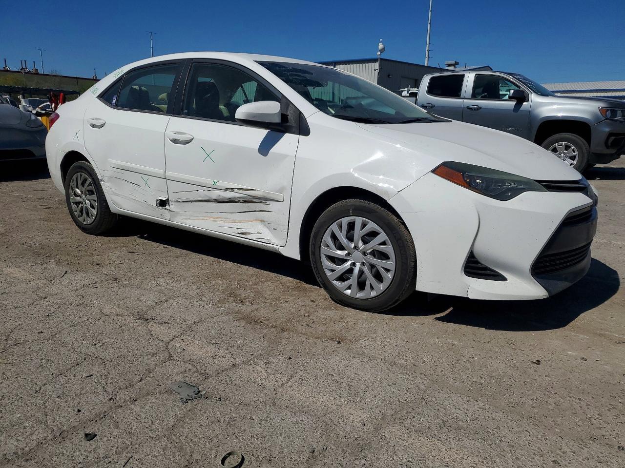 2017 TOYOTA COROLLA LE — Фото 4 из 12