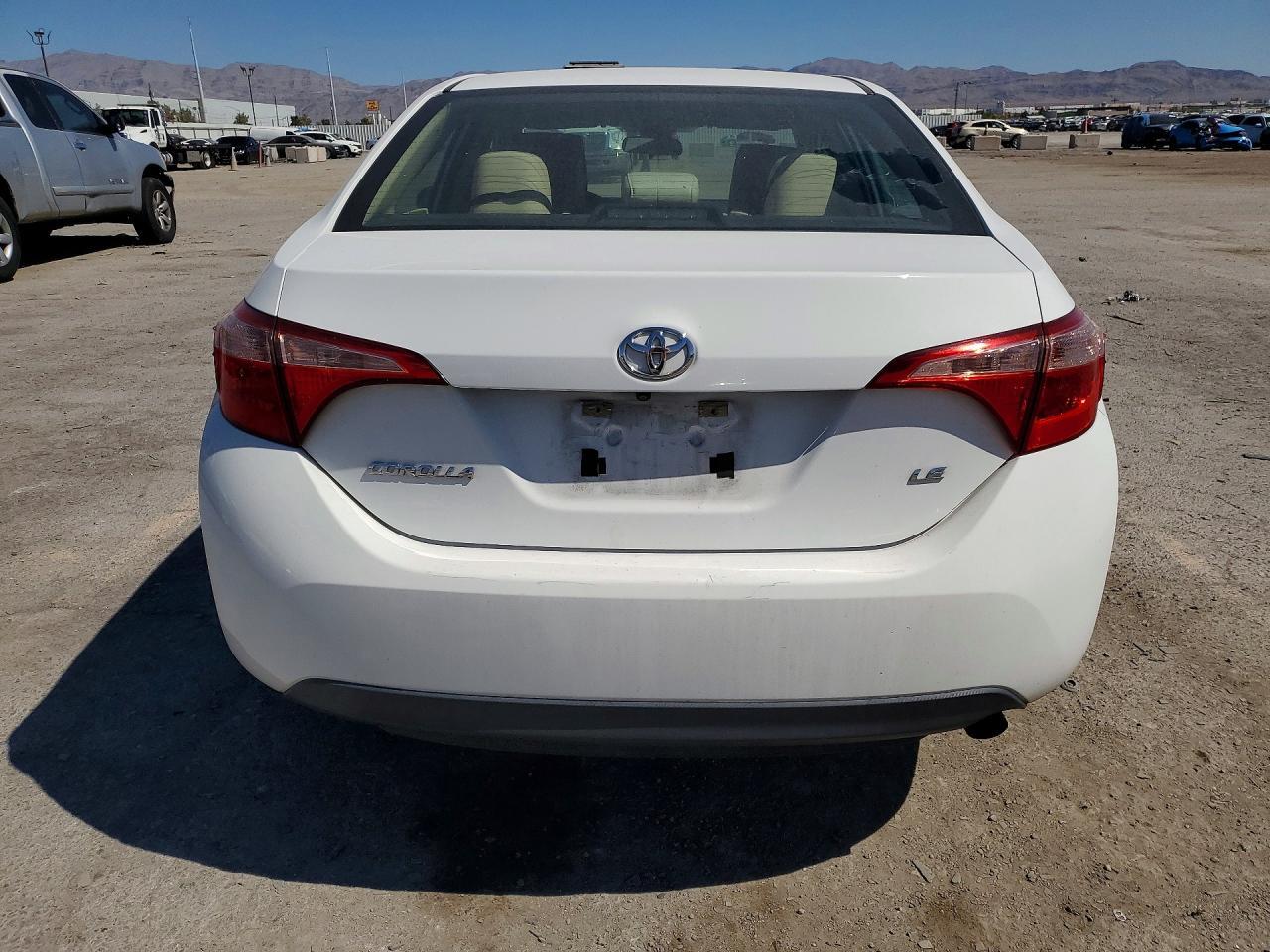 2017 TOYOTA COROLLA LE — Фото 6 из 12