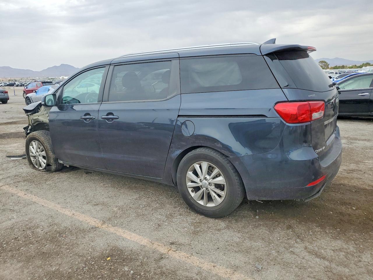 2017 KIA SEDONA LX — Фото 2 из 14