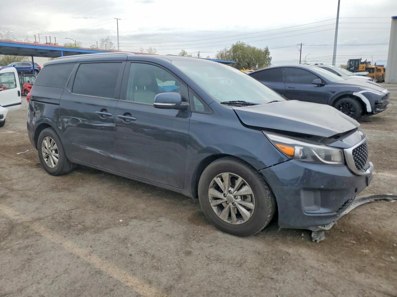 2017 KIA SEDONA LX — Фото 4 из 14
