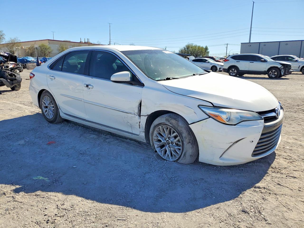 2016 TOYOTA CAMRY LE — Фото 4 из 12