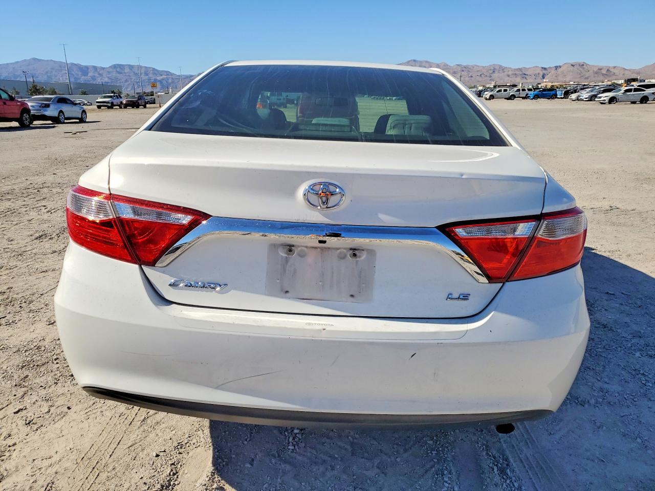2016 TOYOTA CAMRY LE — Фото 6 из 12