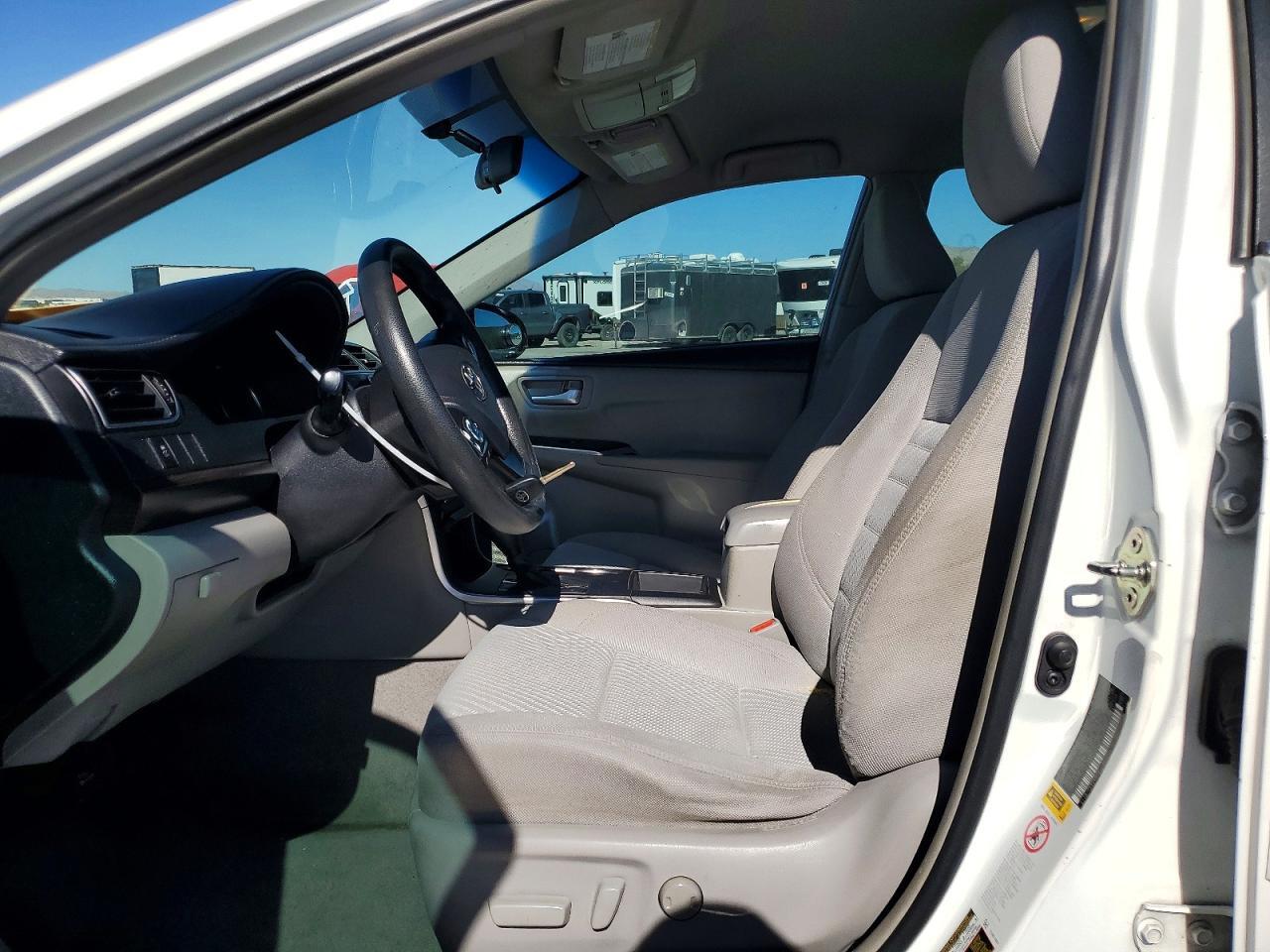2016 TOYOTA CAMRY LE — Фото 7 из 12