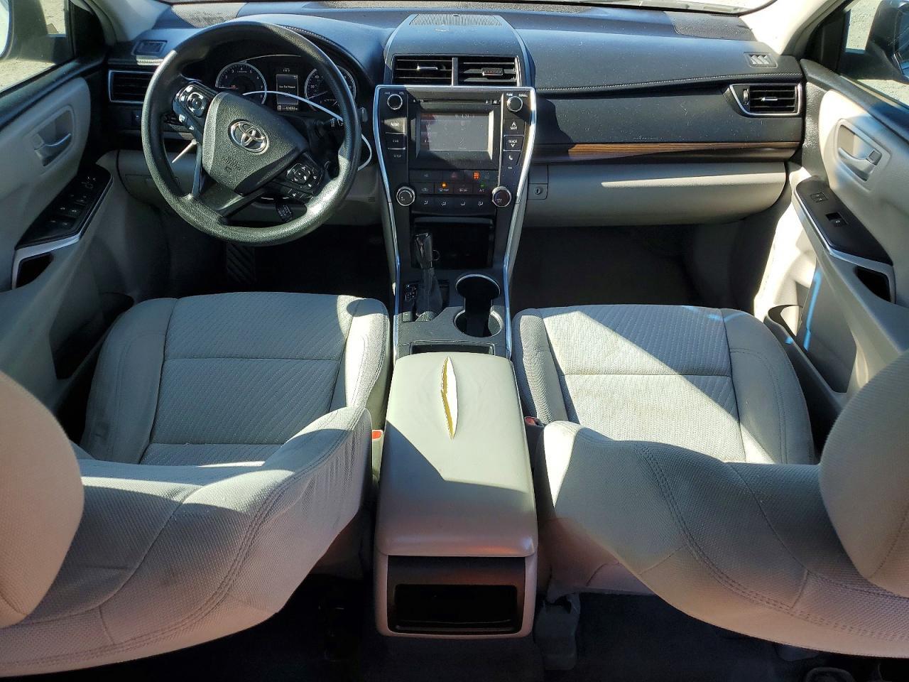 2016 TOYOTA CAMRY LE — Фото 8 из 12