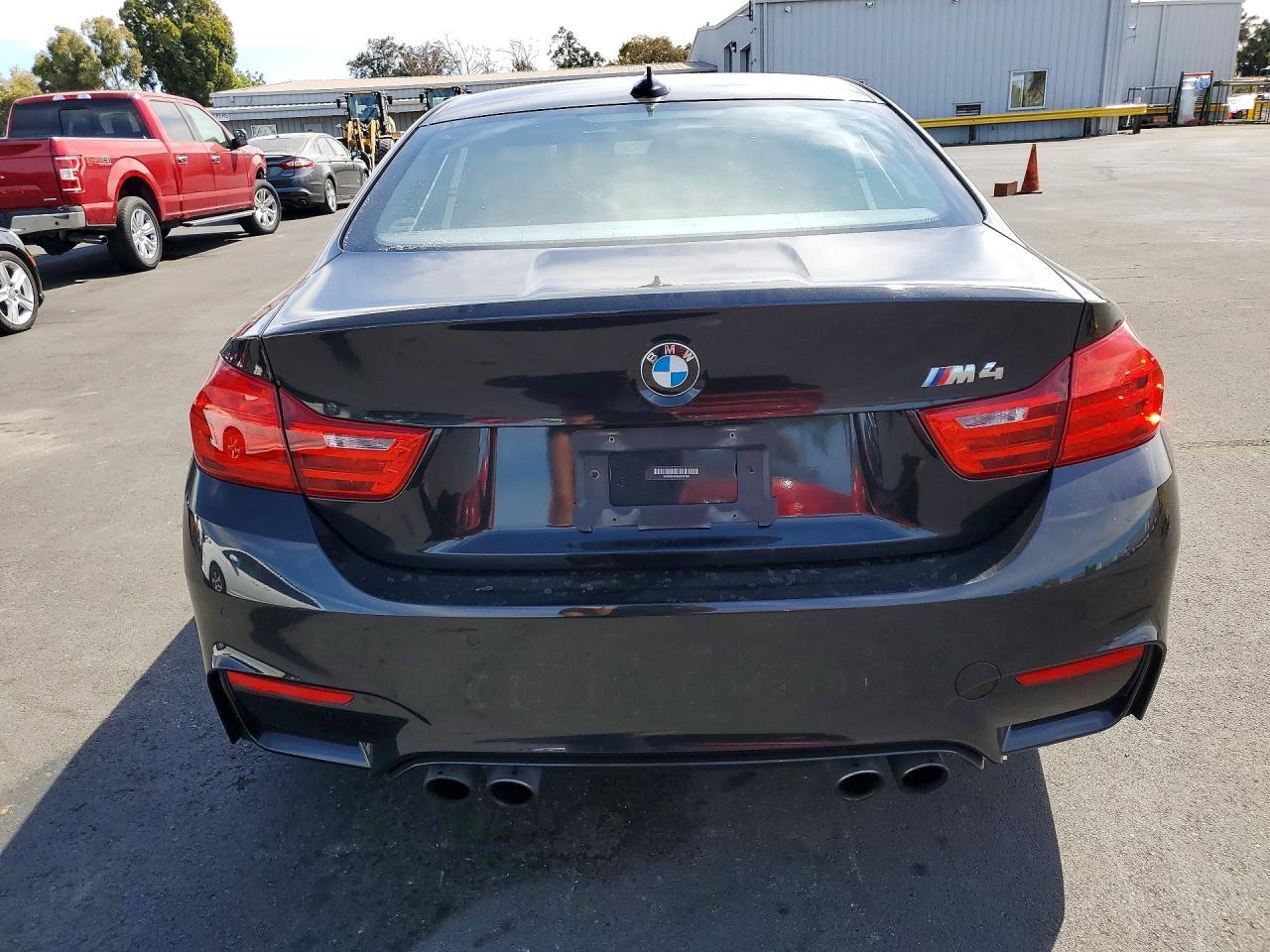 2016 BMW M4 — Фото 6 из 12