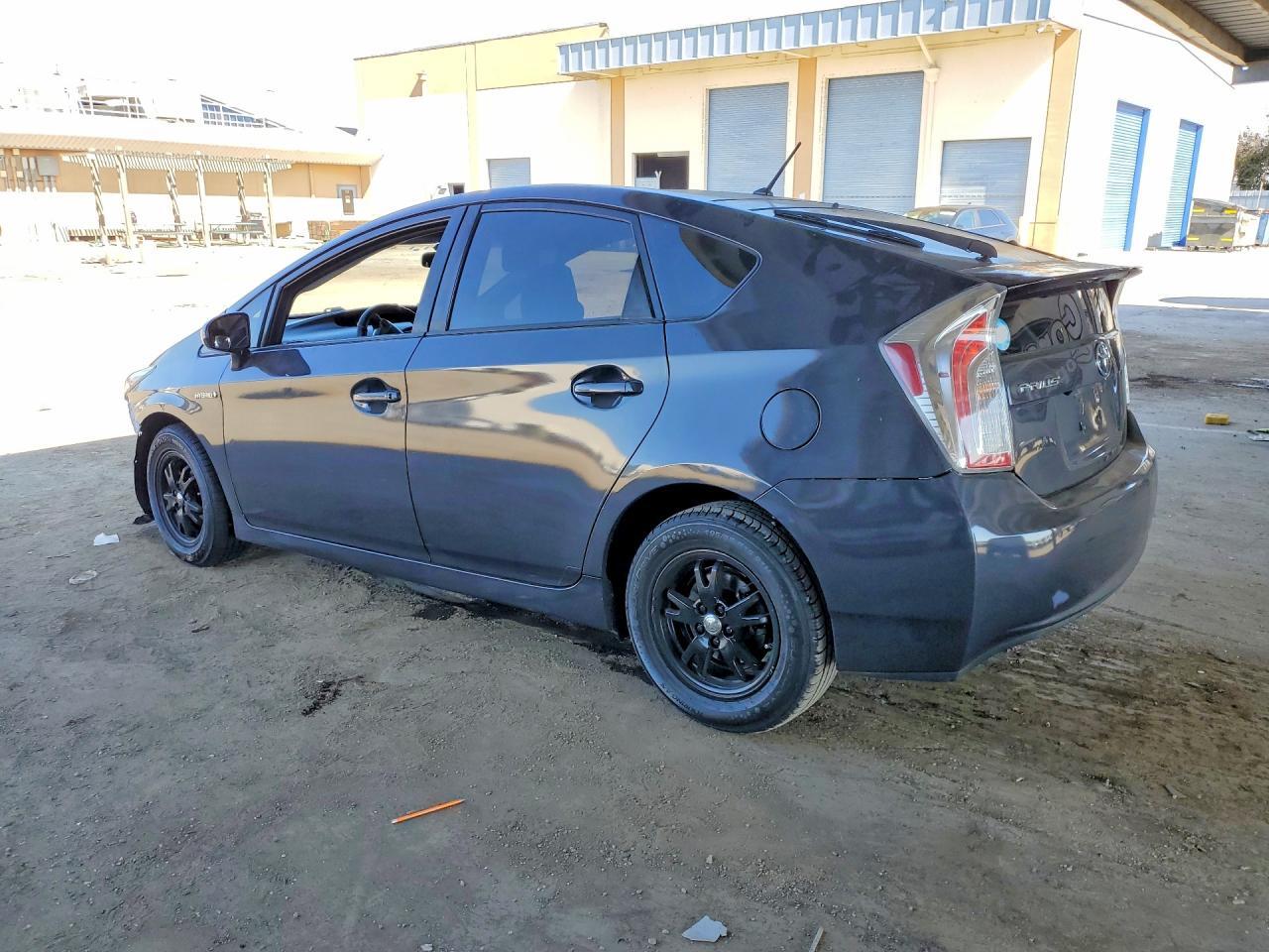 JTDKN3DU1F0463802 2015 TOYOTA PRIUS photo no. 2