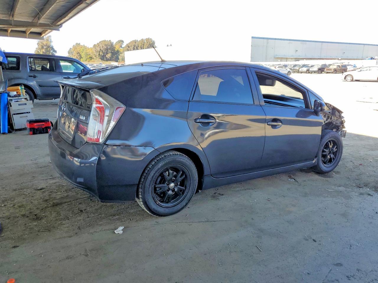JTDKN3DU1F0463802 2015 TOYOTA PRIUS photo no. 3