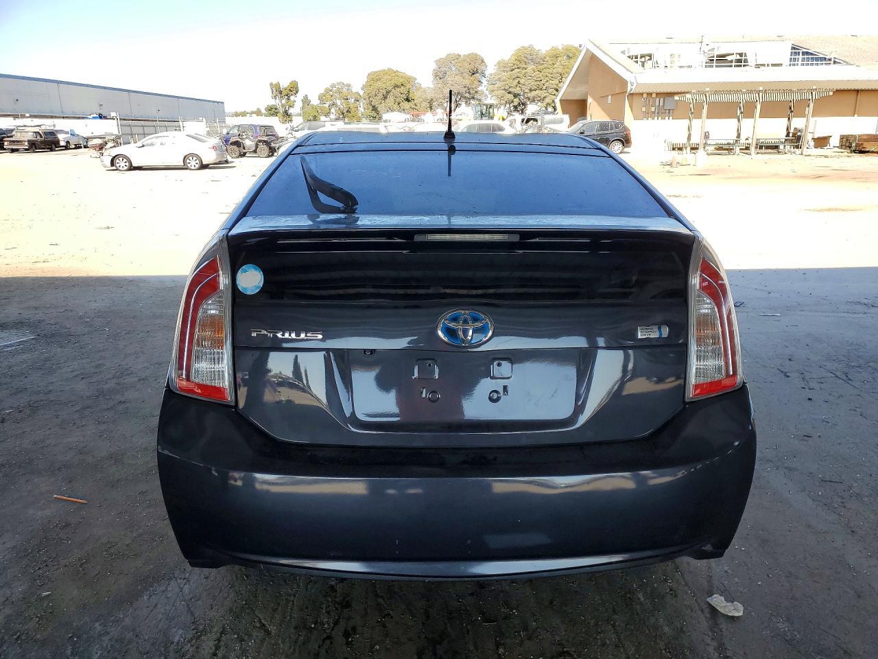JTDKN3DU1F0463802 2015 TOYOTA PRIUS photo no. 6