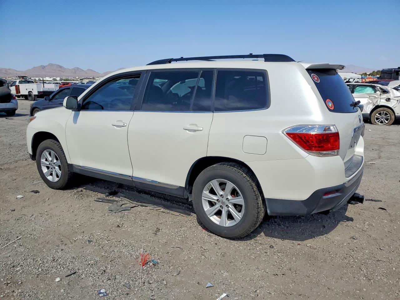 2013 TOYOTA HIGHLANDER SE — Фото 2 из 13