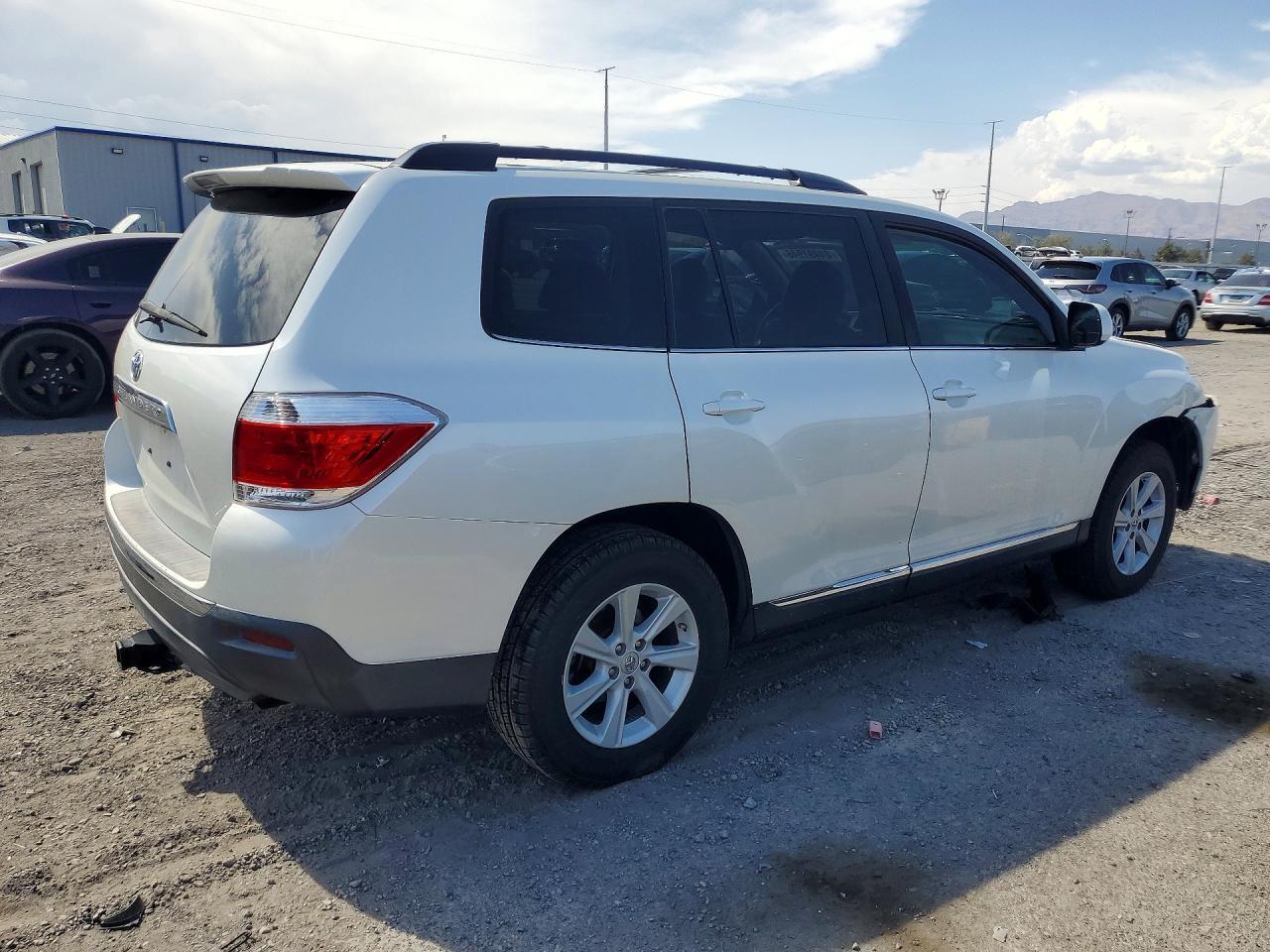 2013 TOYOTA HIGHLANDER SE — Фото 3 из 13