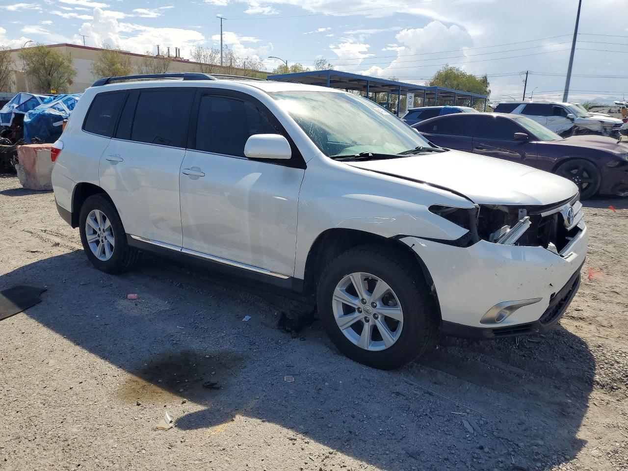 2013 TOYOTA HIGHLANDER SE — Фото 4 из 13