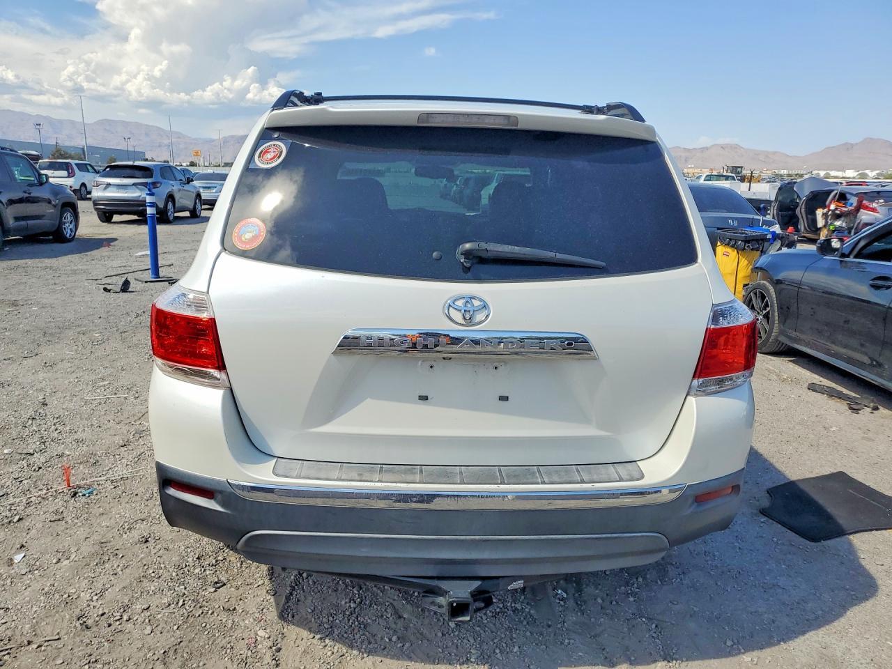 2013 TOYOTA HIGHLANDER SE — Фото 6 из 13