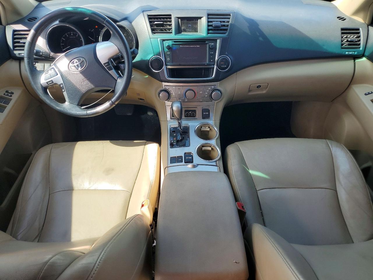 2013 TOYOTA HIGHLANDER SE — Фото 8 из 13
