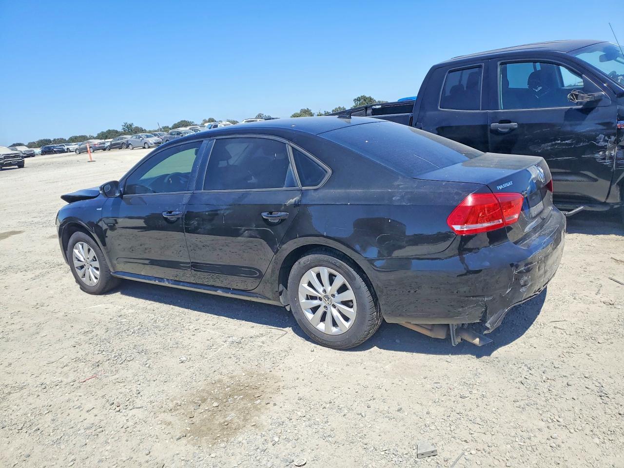 2013 VOLKSWAGEN PASSAT S — Фото 2 из 12