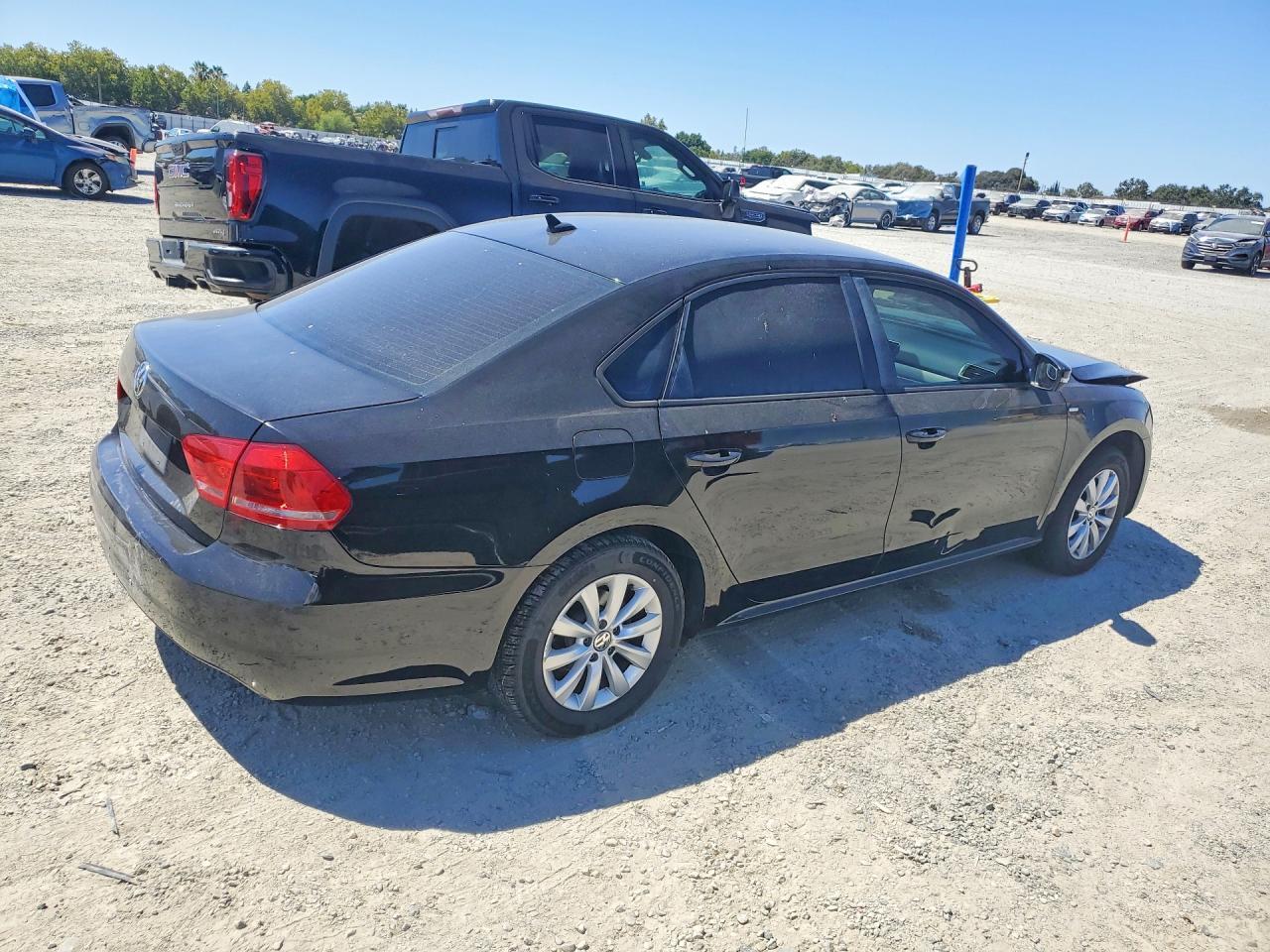 2013 VOLKSWAGEN PASSAT S — Фото 3 из 12