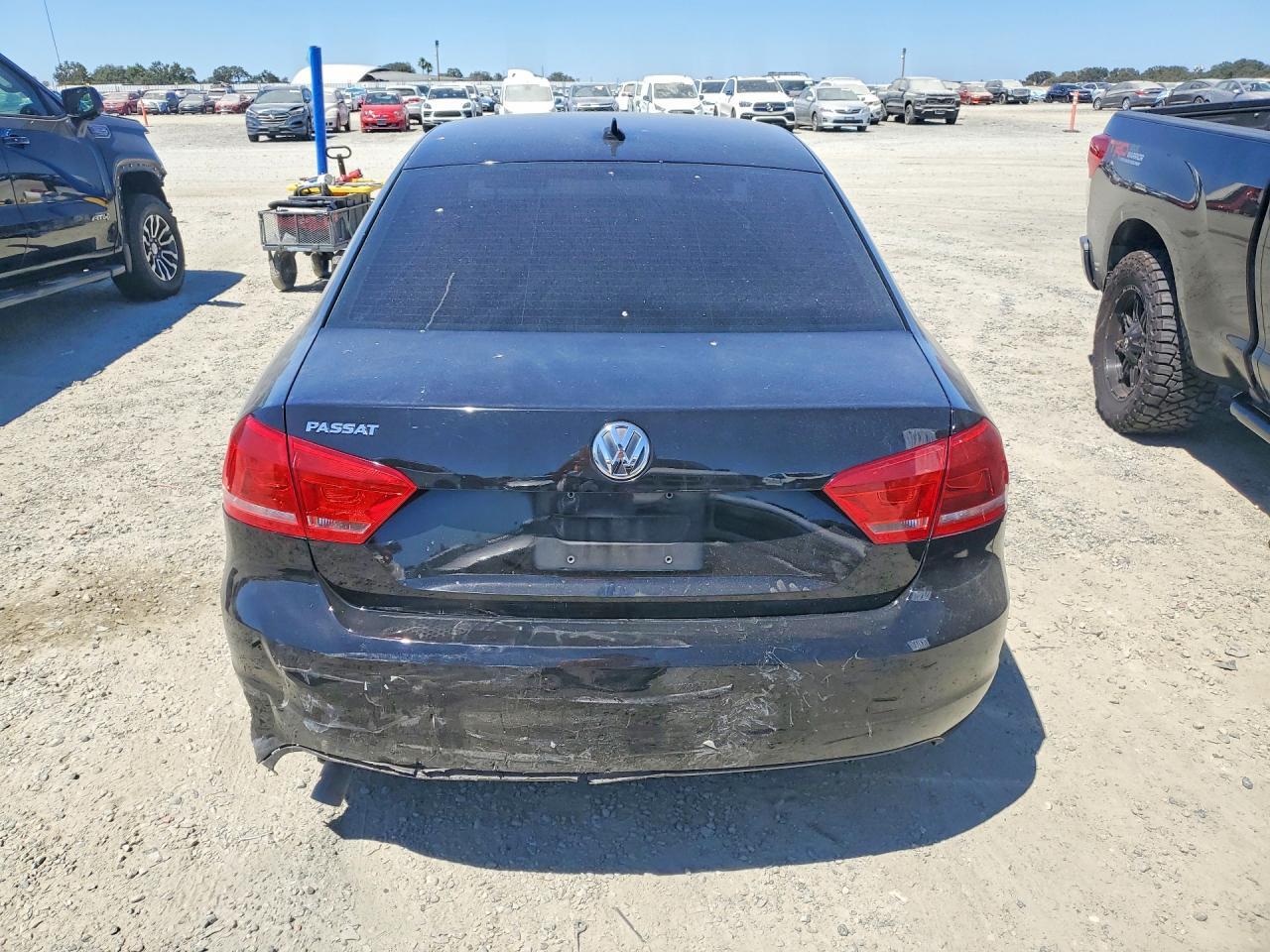 2013 VOLKSWAGEN PASSAT S — Фото 6 из 12
