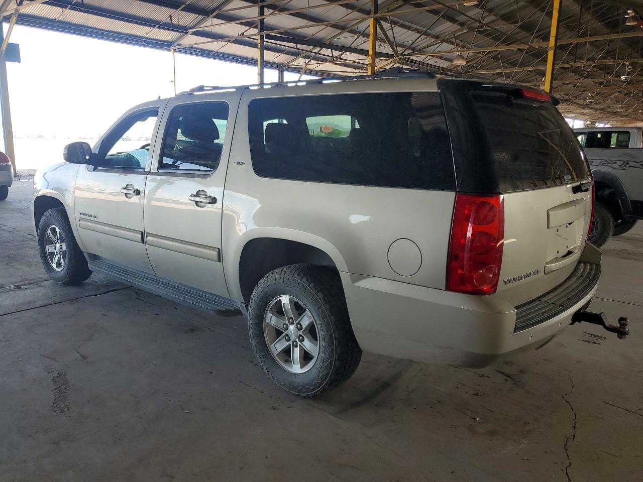 2013 GMC YUKON XL K1500 SLT — Фото 2 из 13