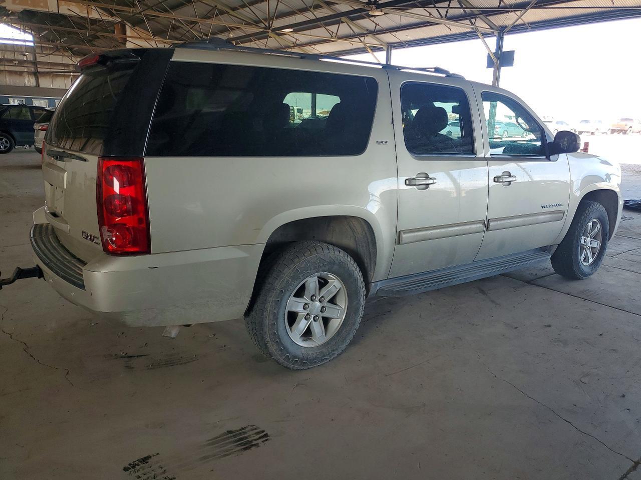 2013 GMC YUKON XL K1500 SLT — Фото 3 из 13