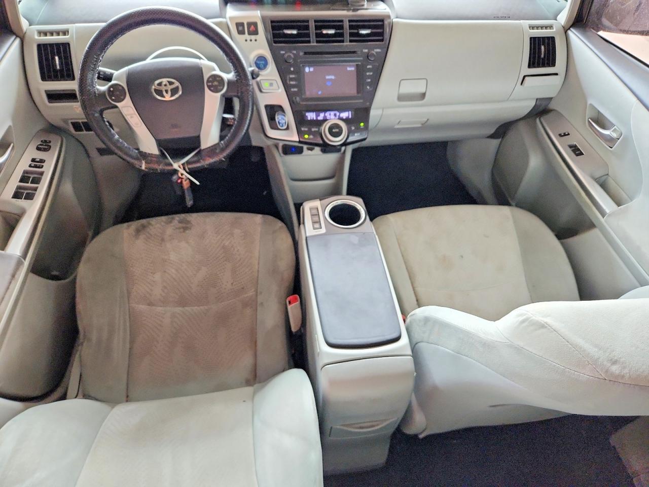 2012 TOYOTA PRIUS V THREE — Фото 8 из 12