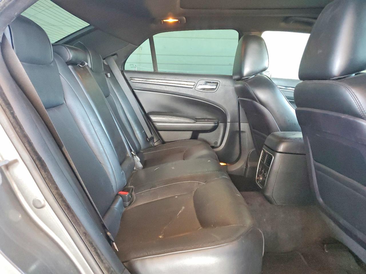 2011 CHRYSLER 300C — Фото 10 из 12