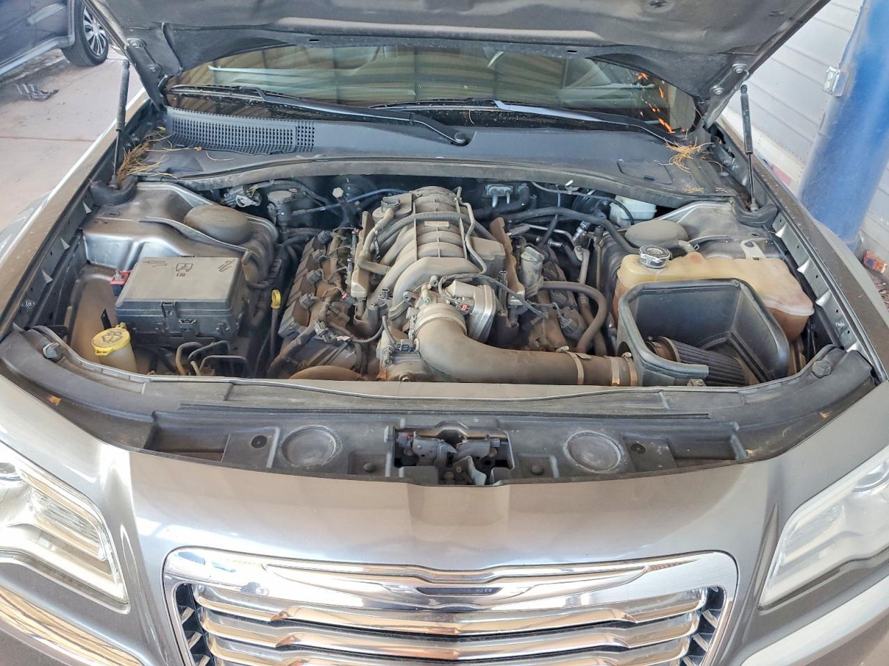 2011 CHRYSLER 300C — Фото 11 из 12