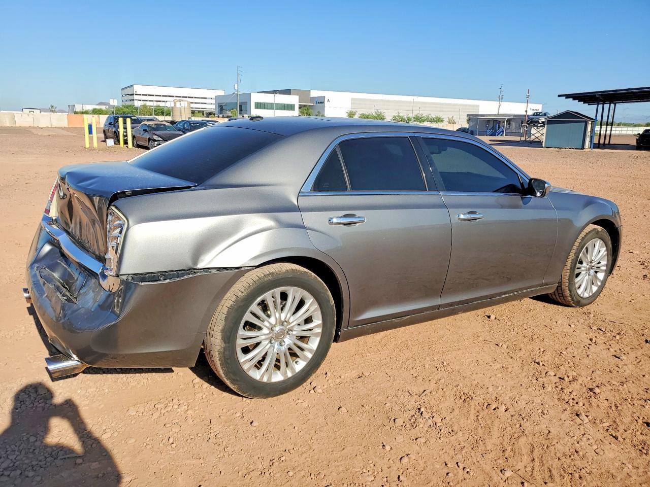 2011 CHRYSLER 300C — Фото 3 из 12